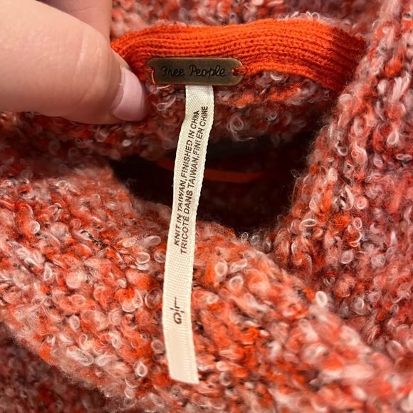 Free people chunky neck sweater; size L; only worn twice! - Picture 3 of 6